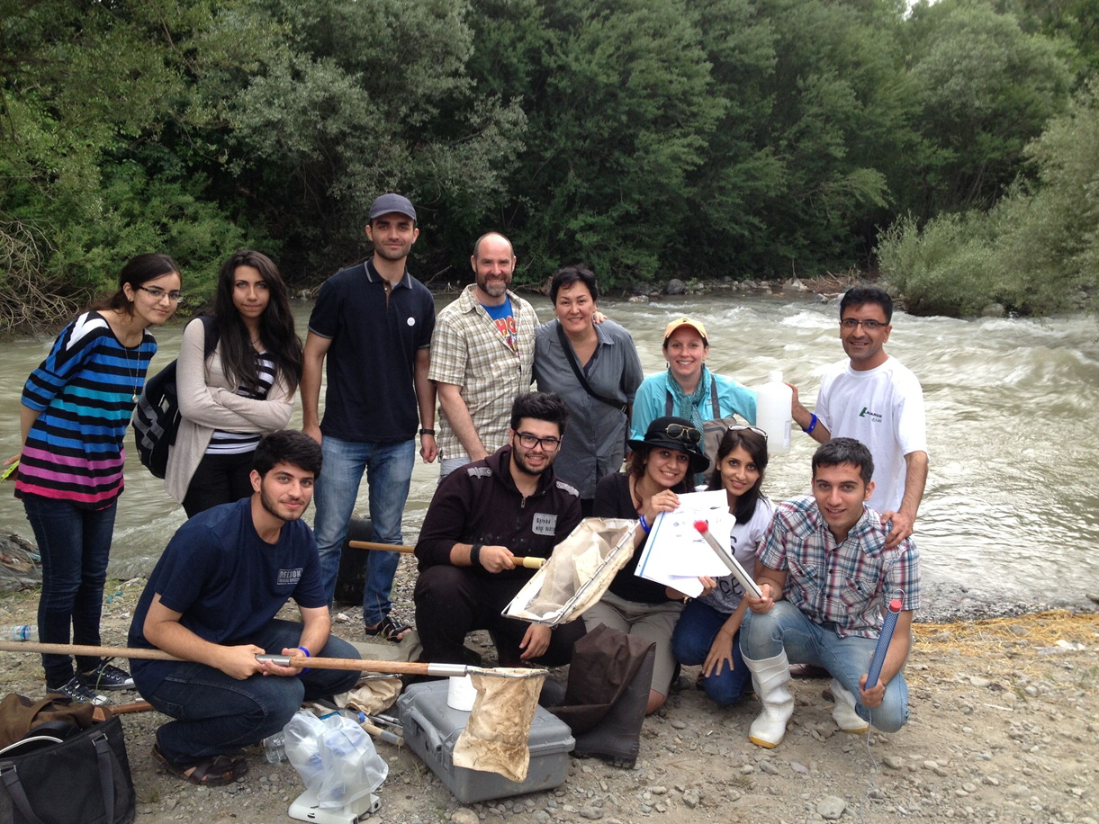2-024_AUIS students and faculty collecting aquatic invertebrates in the Rawanduz